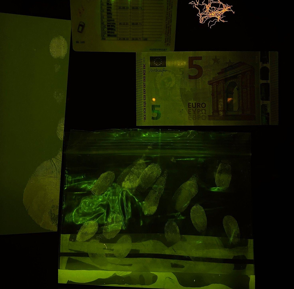 trusa criminalitica -iluminare cercetare la fata locului